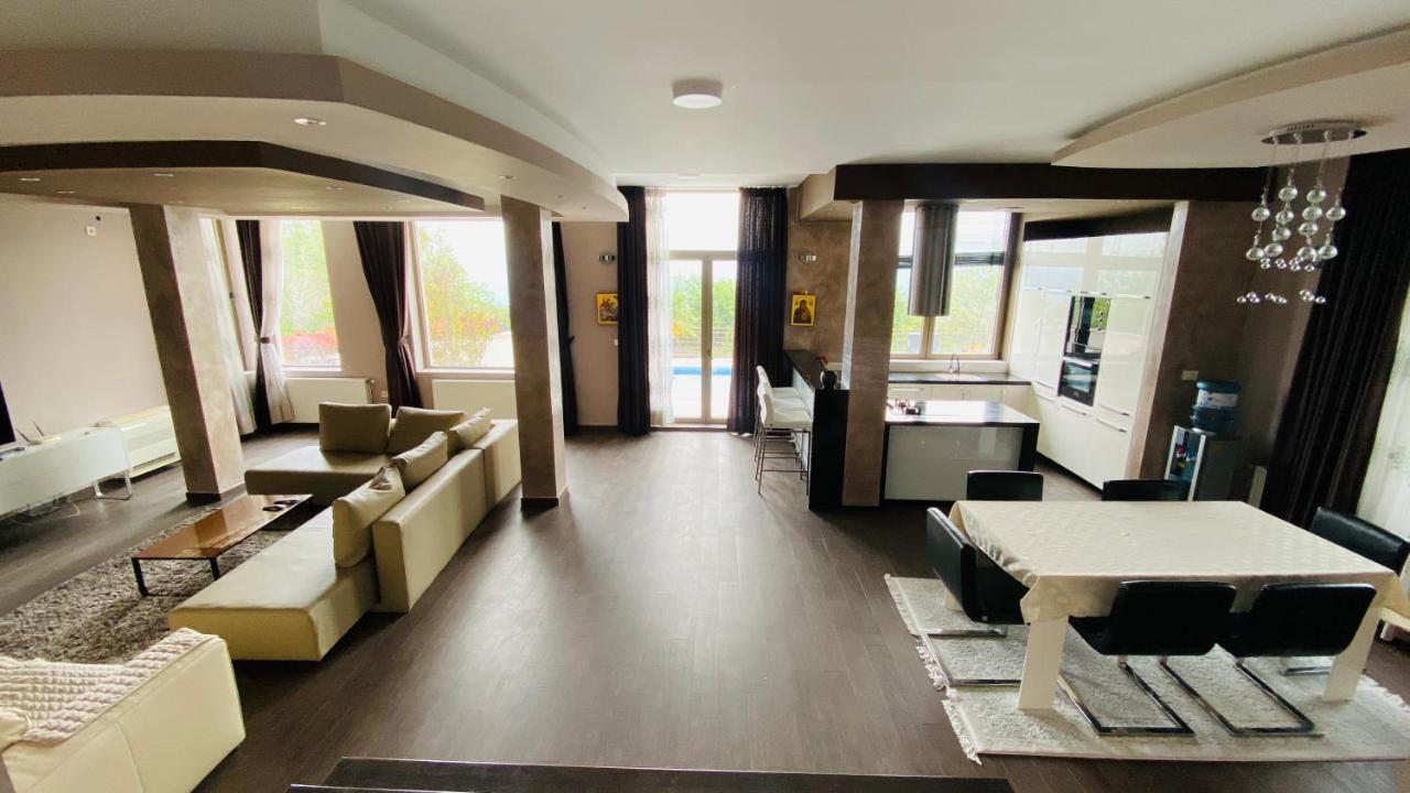 Villa Sunny Side Apartment Skopje Dolno Solnje Bagian luar foto