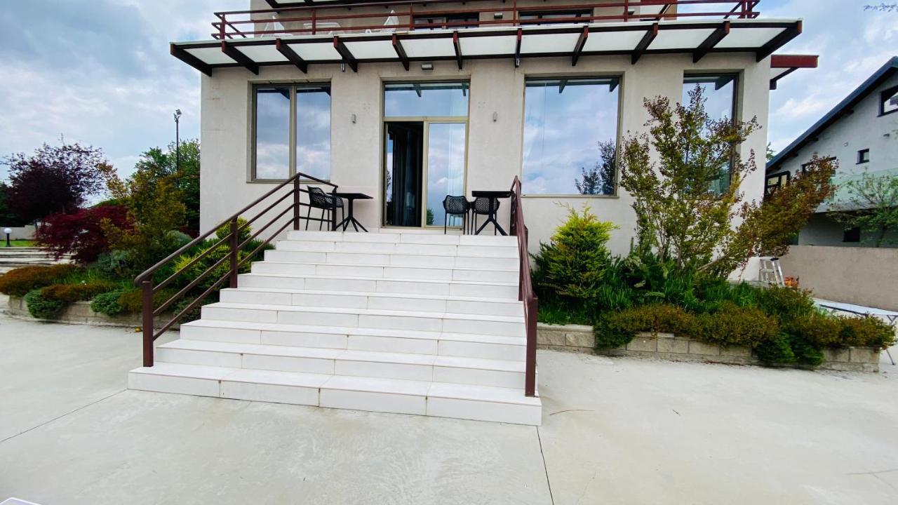 Villa Sunny Side Apartment Skopje Dolno Solnje Bagian luar foto