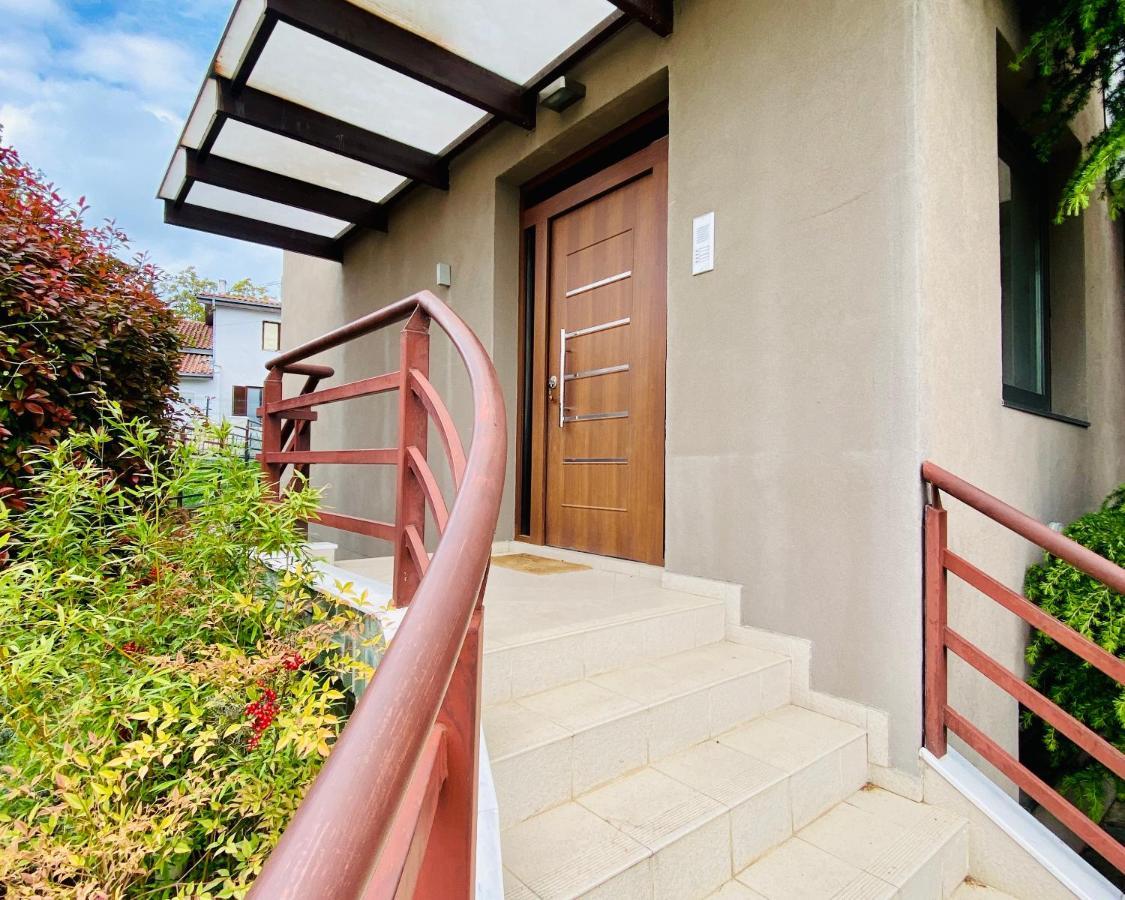 Villa Sunny Side Apartment Skopje Dolno Solnje Bagian luar foto